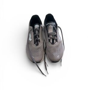 On Running tan and Black Sneakers
